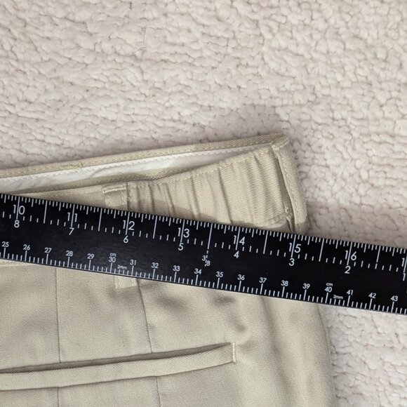 Ladies Cutter & Buck Notre Dame Khaki Shorts Size 8 Polyester Rayon - Picture 4 of 6